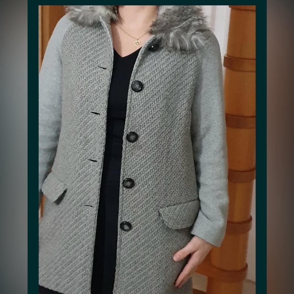Promod Gray Textured Coat with Faux Fur Collar - Picture 9 of 9